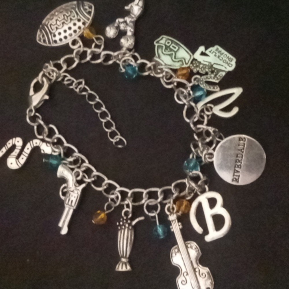 Ivy & clover charm bracelet silver tone on a curb chain fits up to 9.5
